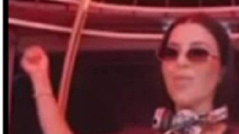 Araya, de 42 años de edad, acumula 3,5 millones de seguidores en redes sociales y desarrolla una carrera como DJ en discotecas de Colombia.