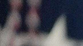 Sin mencionar nacionalidades, Noem criticó a ciertos inmigrantes considerándolos amenazas a la seguridad pública.