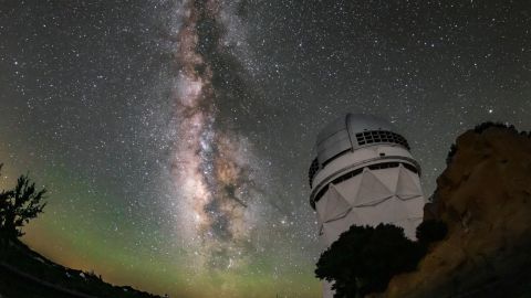 Qué es la Gran Implosión, la teoría sobre la misteriosa materia oscura que predice el fin del universo y divide a los astrónomos