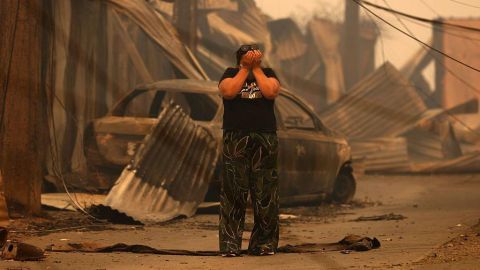 "Muchos no quisieron salir por cuidar sus cosas y ahora están muertos": los testimonios que muestran la gravedad de los incendios en Chile que dejan al menos 20 muertos