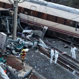 Mueren al menos 39 personas al chocar dos trenes de alta velocidad en el sur de España