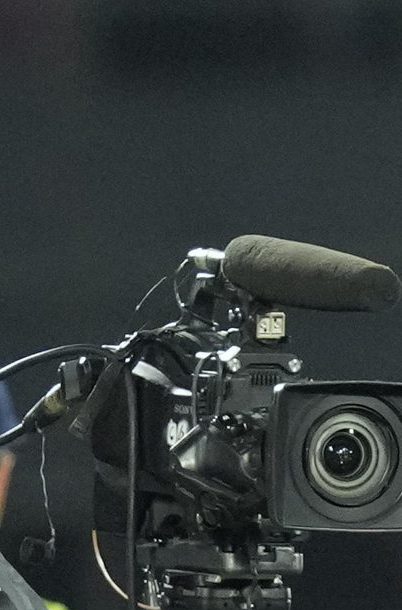 Gabriel Barbosa celebra un gol durante uno de sus últimos partidos antes del retiro.