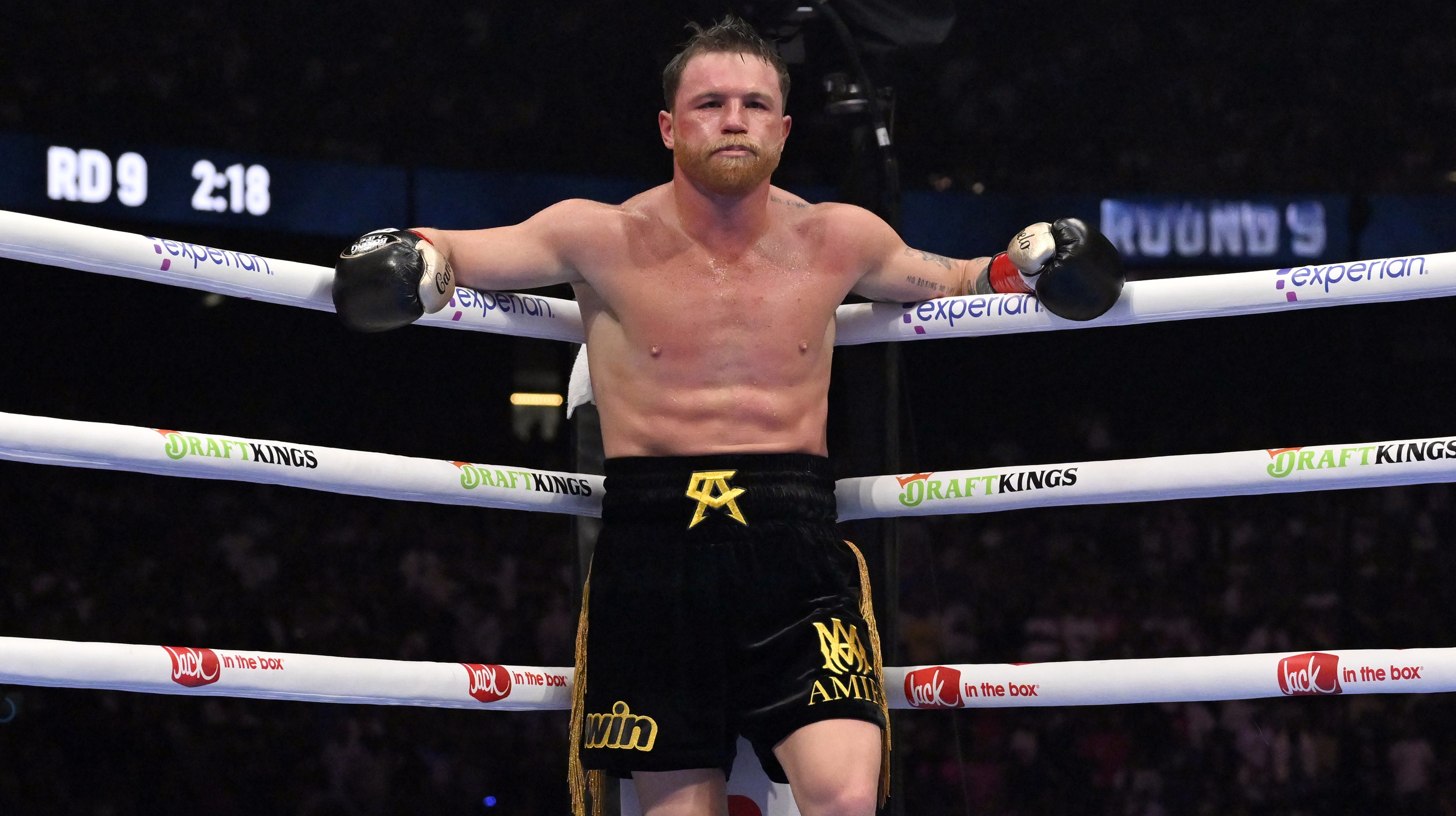 Canelo es un  viejo , según Sergio Mora