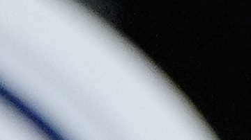 Fernando Mendoza celebra durante la ceremonia de premiación luego de guiar a los Hoosiers de Indiana al juego de campeonato nacional con un triunfo contundente sobre Oregon en el Peach Bowl en Atlanta.