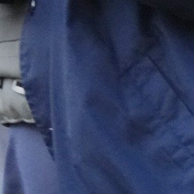 Agentes migratorios sacaron de su auto a una mujer en Minneapolis.