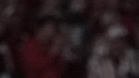 Fernando Mendoza, quarterback de Indiana, levanta el trofeo de campeón colegial, el primero en la historia de la Universidad de Indiana, luego de vencer a la Universidad de Miami en el Hard Rock Stadium de Miami Gardens.