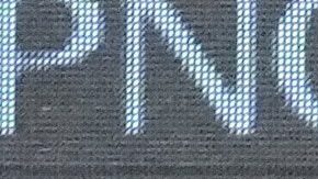 Mike McCarthy posa con un balón durante su presentación como entrenador de los Steelers.