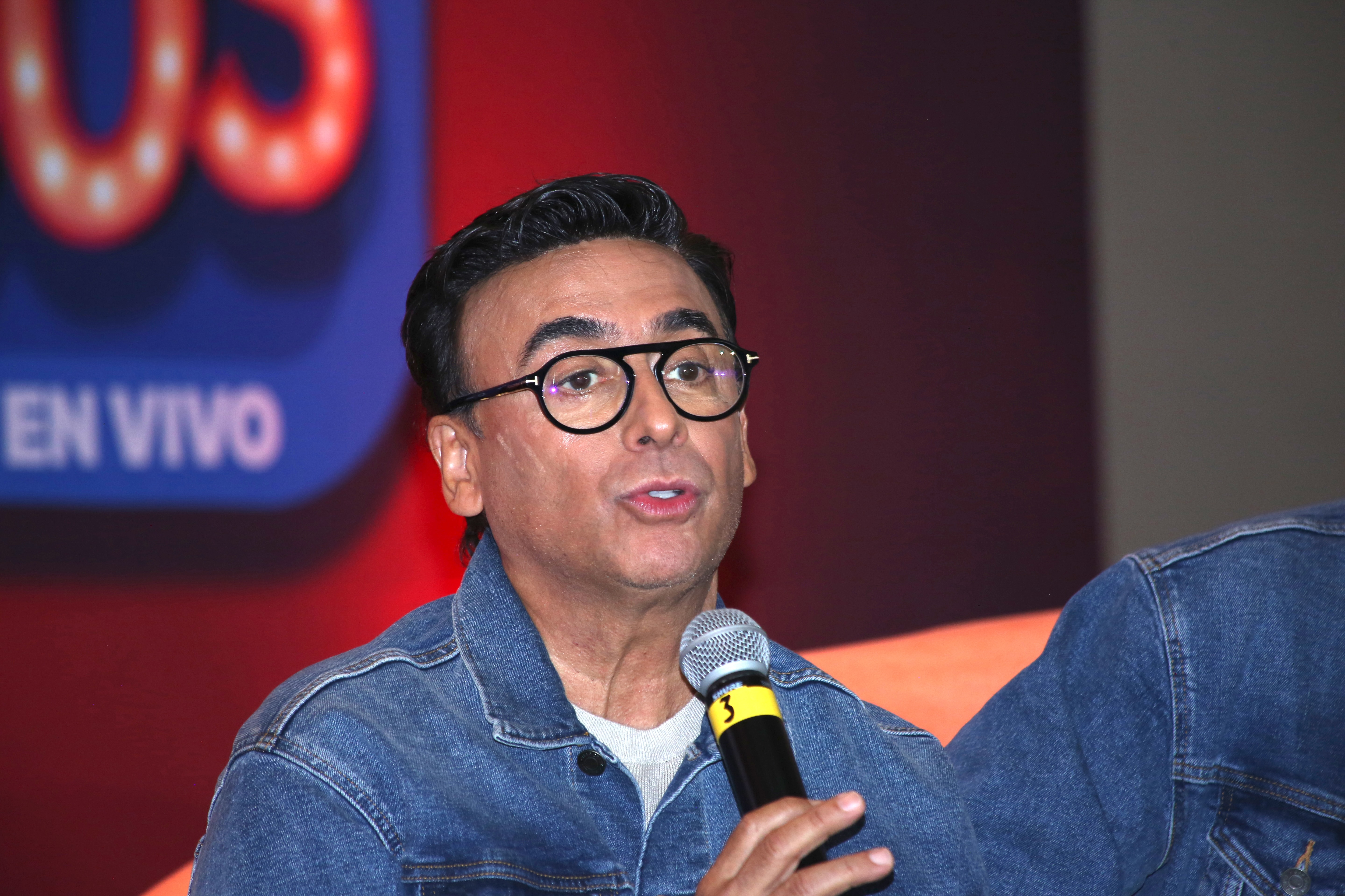 Adal Ramones anuncia la cancelación de la gira “Enrollados” La Opinión