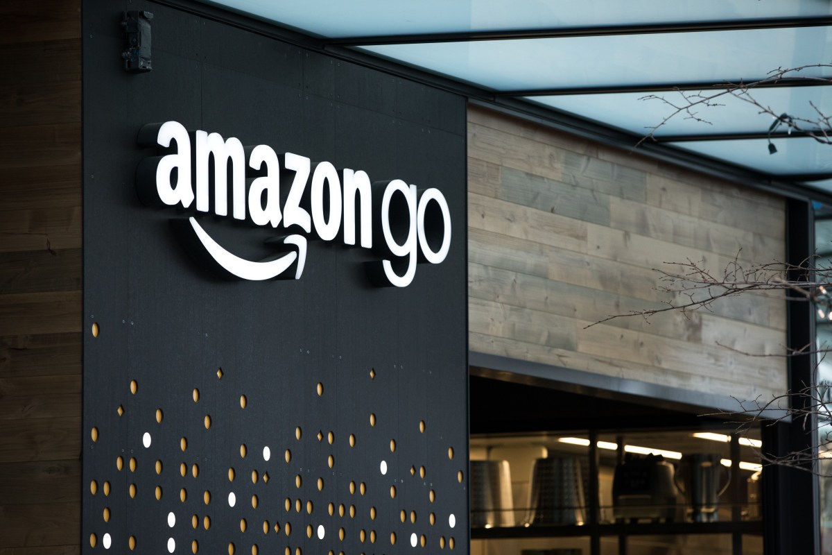Amazon anuncia 16,000 despidos en la primera ola de 2026 - La Opinión
