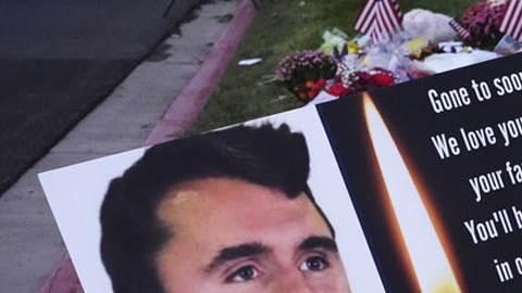 Tributo al activista Charlie Kirk asesinado en la Universidad del Valle de Utah