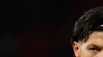 Lisandro Martínez respondió a las críticas de Paul Scholes.