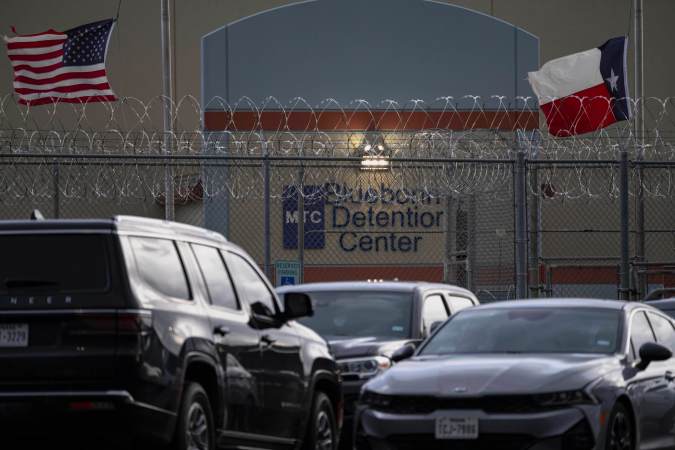 ICE planea un megacentro de detención en Texas con capacidad para 9,500 personas