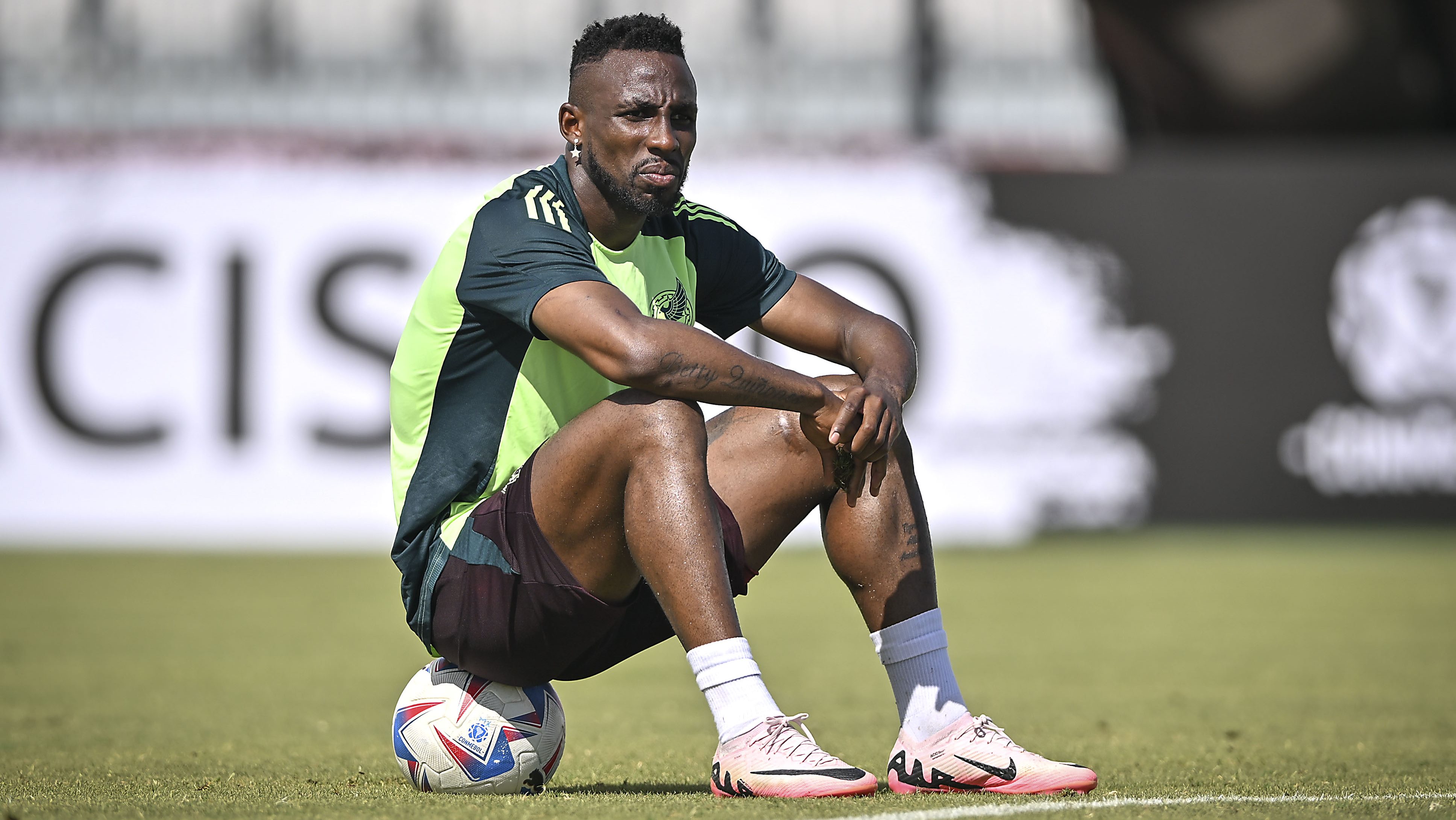 El  Vasco  Aguirre tendría tremendo dilema con Julián Quiñones para el Mundial