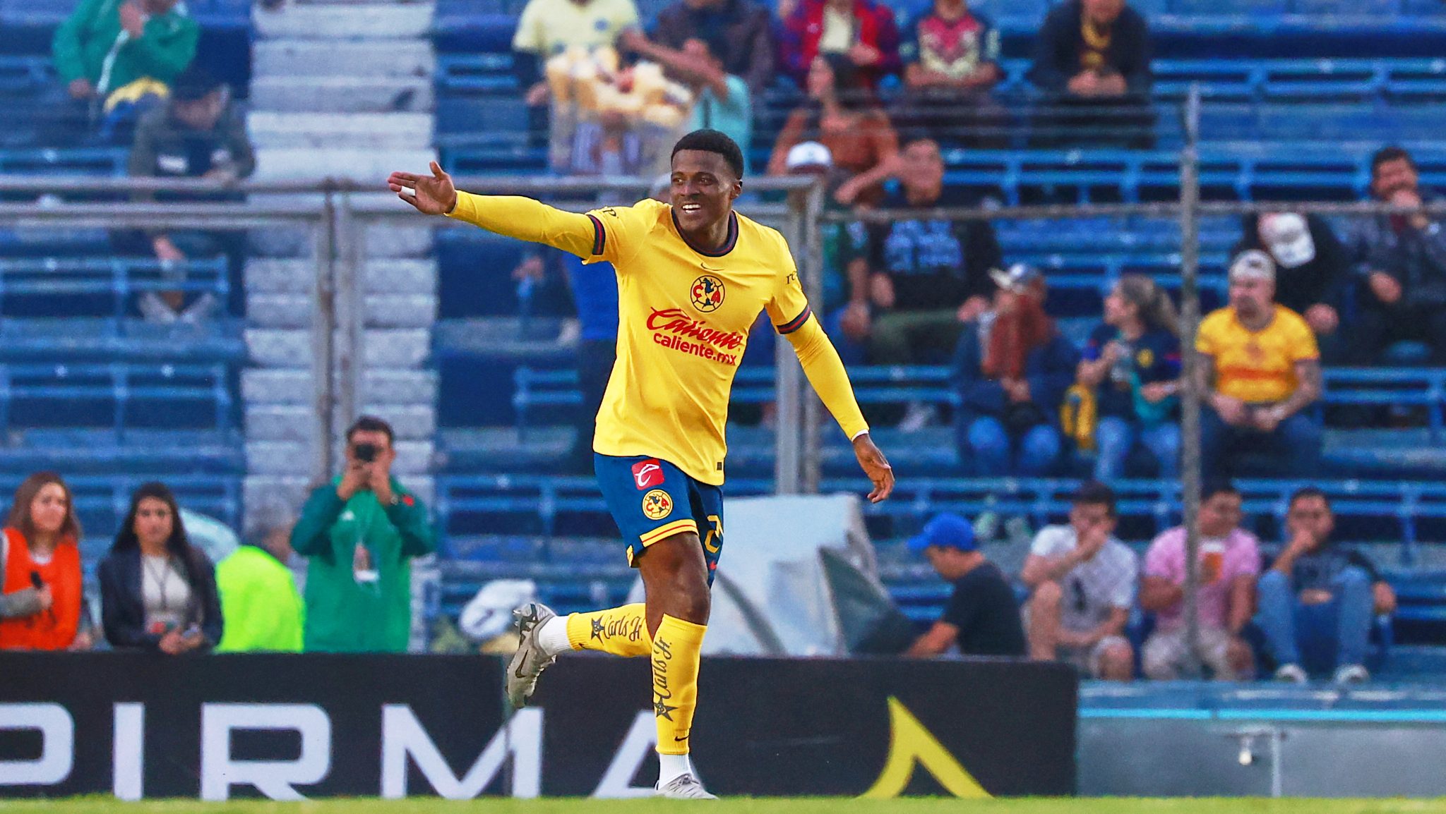 América dio de baja definitiva al neerlandés Javairo Dilrosun