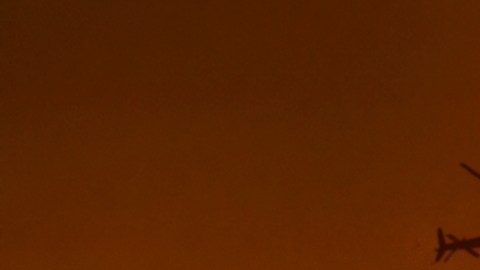 Exposición de embarazadas al humo de los incendios forestales en California se relaciona con riesgo de autismo en niños