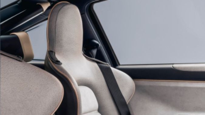 Interior del Singer Sorcerer y Porsche 911