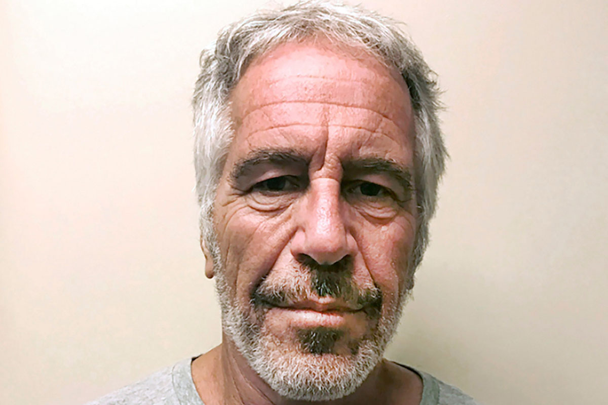 Hallan muerto en Francia a reclutador vinculado al caso de Jeffrey Epstein