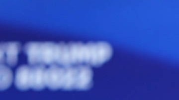 Kristi Noem y Donald Trump