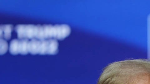 Kristi Noem y Donald Trump