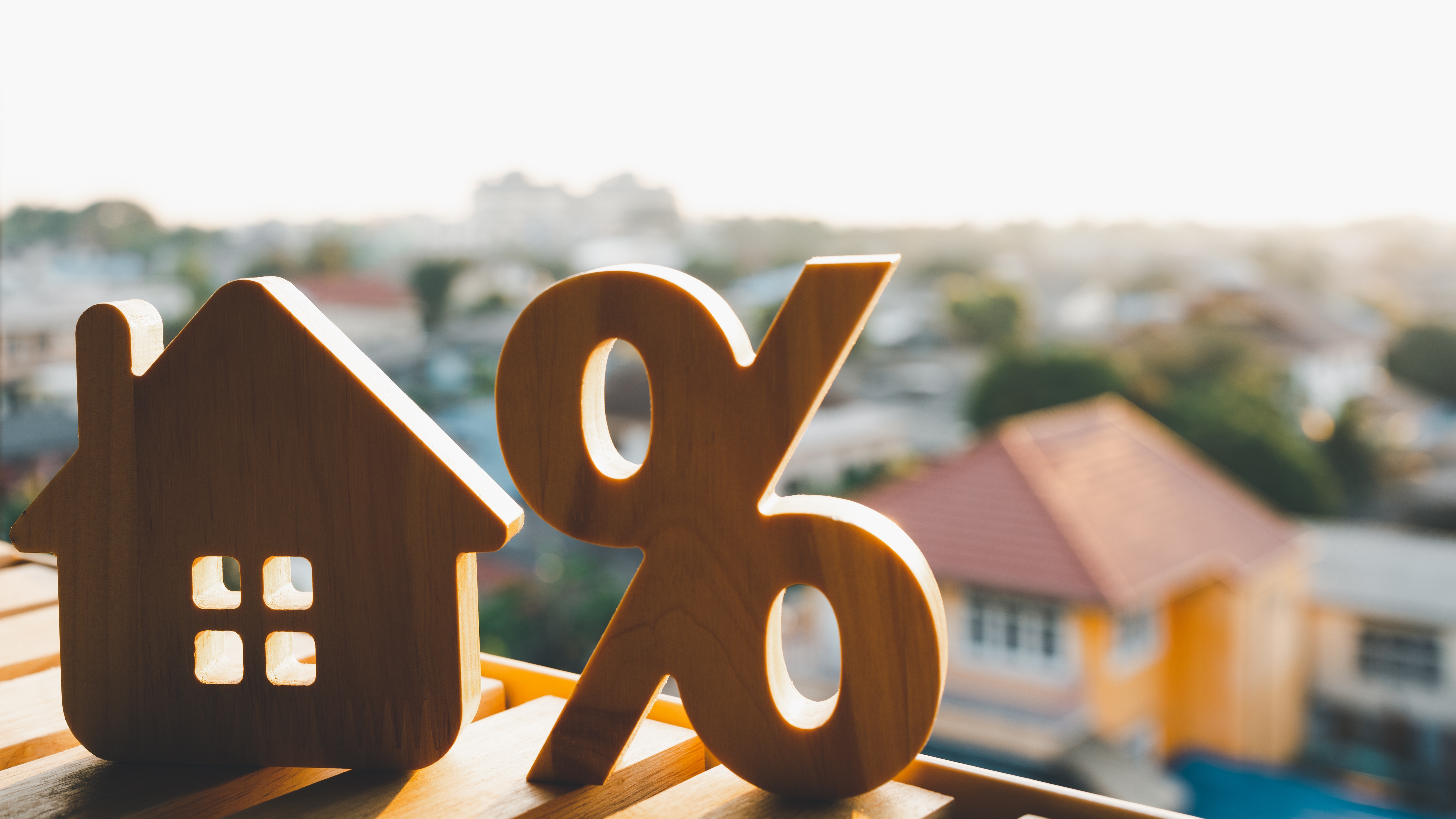 Tasas hipotecarias en EE. UU. aumentan a 7.40%, dificultando el acceso a la vivienda