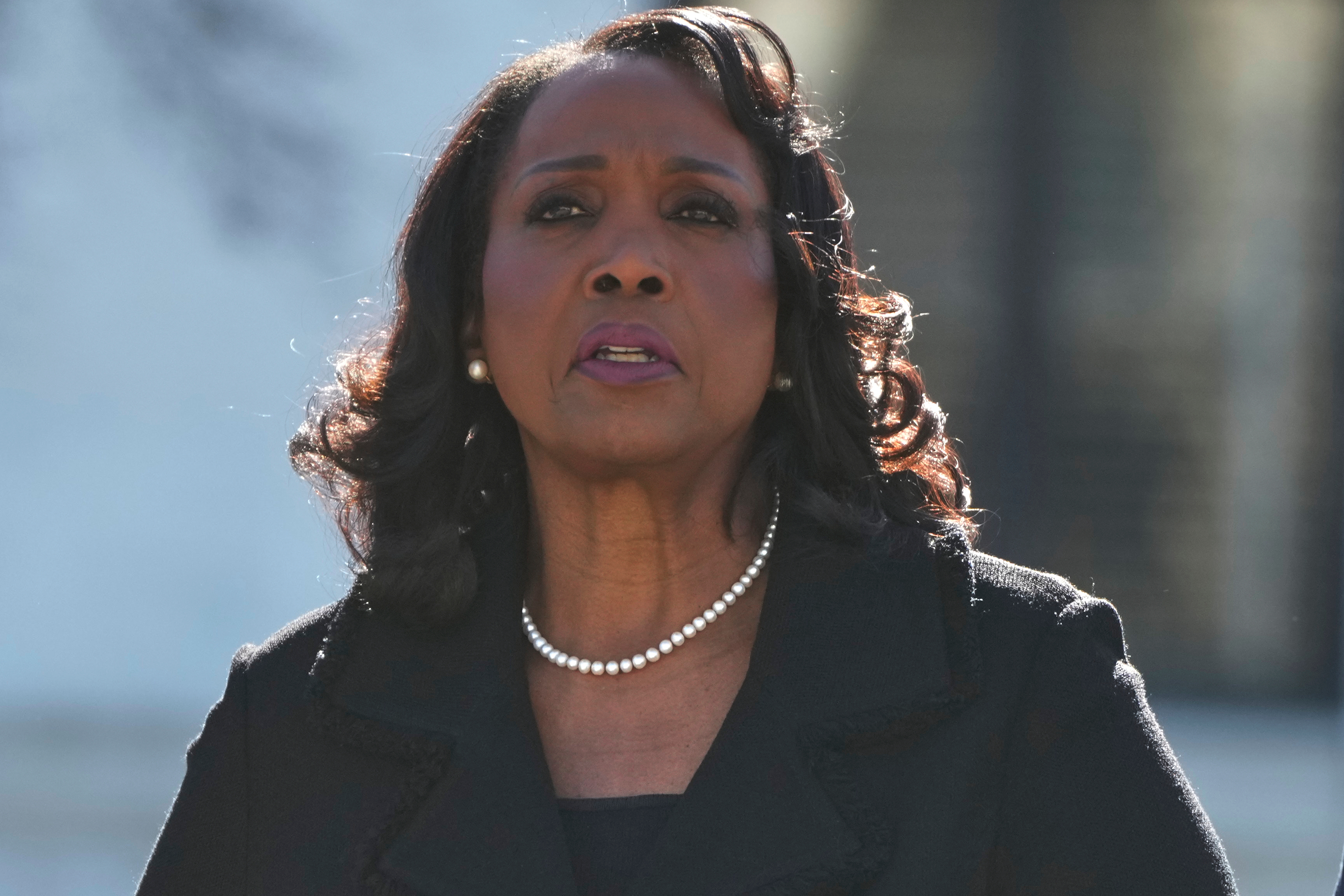 Corte Suprema se muestra escéptica ante argumentos de Trump para ...