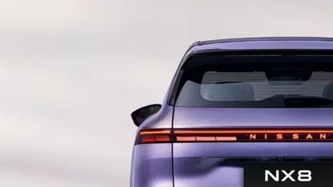 Parte trasera del Nissan NX8