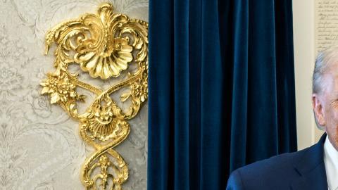 Trump presume medalla del Premio Nobel de la Paz que le dio María Corina Machado.