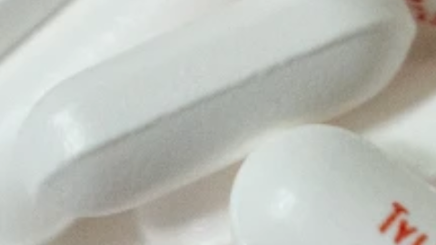 Nueva revisión sobre el Tylenol desmiente riesgos de autismo, a pesar afirmaciones de Trump