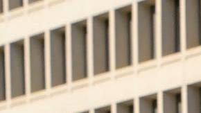 Vestida de blanco y acompañada únicamente hasta la entrada por su jefa de gabinete, Magali Muria, Machado accedió sola a la reunión