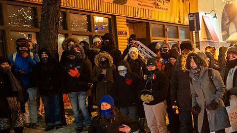 Qué se sabe del mortal tiroteo contra un manifestante en Mineápolis a manos de la policía migratoria de EE.UU.