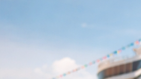 Familia con niños abordando un crucero en Estados Unidos durante vacaciones