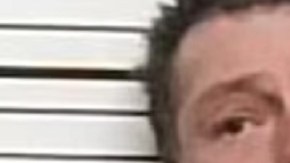 La madre del menor, Kimberly Cole, y a su padrastro, George Cole, fueron detenidos por denuncias de abuso infantil, abuso sexual infantil y conspiración.