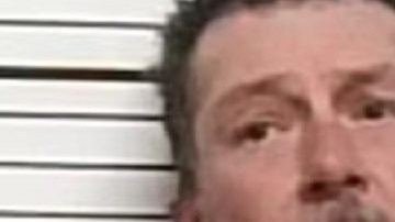 La madre del menor, Kimberly Cole, y a su padrastro, George Cole, fueron detenidos por denuncias de abuso infantil, abuso sexual infantil y conspiración.