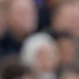 BARCELONA, 25/01/2026.- El entrenador del Real Oviedo, Guillermo Almada, durante el partido de LaLiga disputado entre el FC Barcelona y el Real Oviedo este domingo en el Camp Nou en Barcelona. EFE/Andreu Dalmau