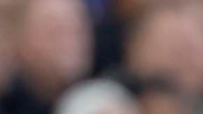 BARCELONA, 25/01/2026.- El entrenador del Real Oviedo, Guillermo Almada, durante el partido de LaLiga disputado entre el FC Barcelona y el Real Oviedo este domingo en el Camp Nou en Barcelona. EFE/Andreu Dalmau