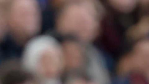 BARCELONA, 25/01/2026.- El entrenador del Real Oviedo, Guillermo Almada, durante el partido de LaLiga disputado entre el FC Barcelona y el Real Oviedo este domingo en el Camp Nou en Barcelona. EFE/Andreu Dalmau