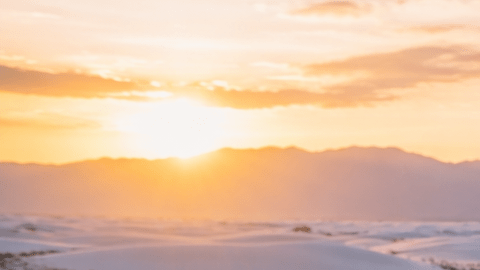 Paisaje de dunas en White Sands National Park, destino ideal para escapadas cortas y turismo barato desde El Paso