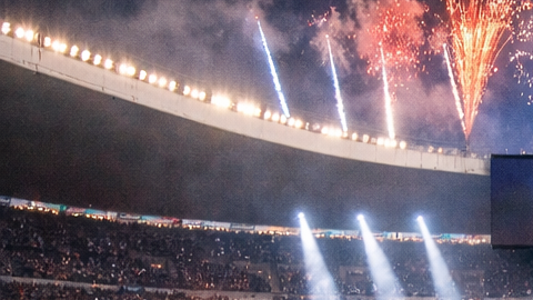 Estadio lleno durante un partido del Mundial 2026 con selecciones formadas y ambiente de inauguración