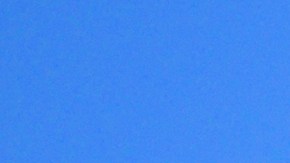 La información preliminar indica que la aeronave rozó un cable eléctrico antes de impactar contra el hielo del río.