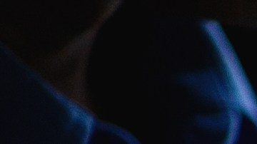 El arresto se produjo después de que un padre descubriera mensajes explícitos en el teléfono celular de su hija y alertara a las autoridades.