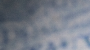 Ilustración de visa estadounidense con señal de advertencia y viajeros, sobre restricciones de la visa B1/B2