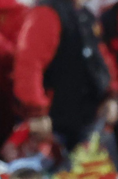 PALMA, 15/02/2026.- El delantero del Mallorca Vedat Muriqi (i) lucha con Álvaro Fidalgo, del Betis, durante el partido de la jornada 24 de LaLiga que RCD Mallorca y Real Betis disputan hoy domingo en el estadio de Son Moix. EFE/CATI CLADERA