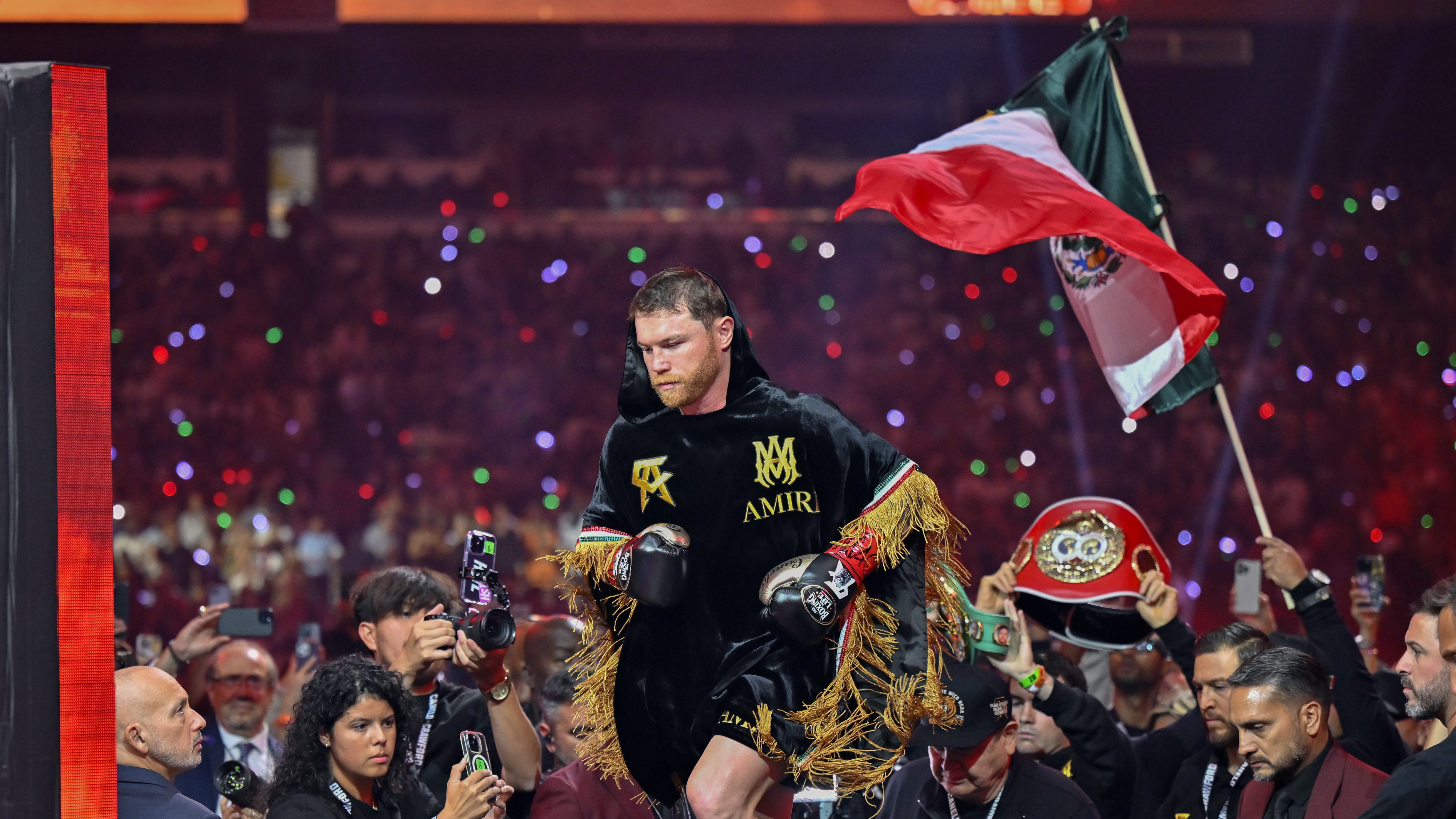 Canelo Álvarez responde a las críticas sobre su edad y su nivel