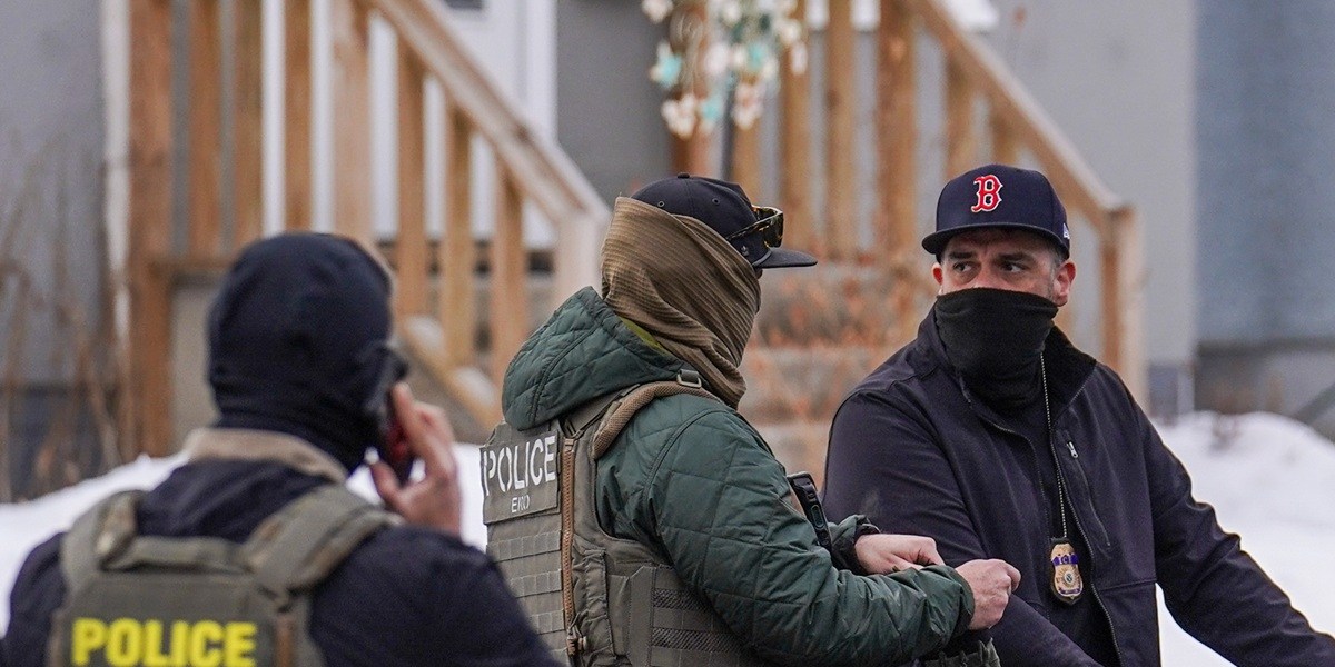 El DHS continúa con operaciones migratorias contra cualquier indocumentado.