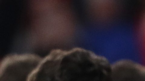 Vinícius tuvo que ser detenido por José Mourinho, el DT del Benfica, en medio de la trifulca.