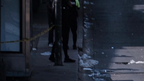 Ante la situación, autoridades estatales y federales exhortaron a la población a permanecer en sus hogares, evitar las zonas donde se registran enfrentamientos y seguir las indicaciones oficiales.