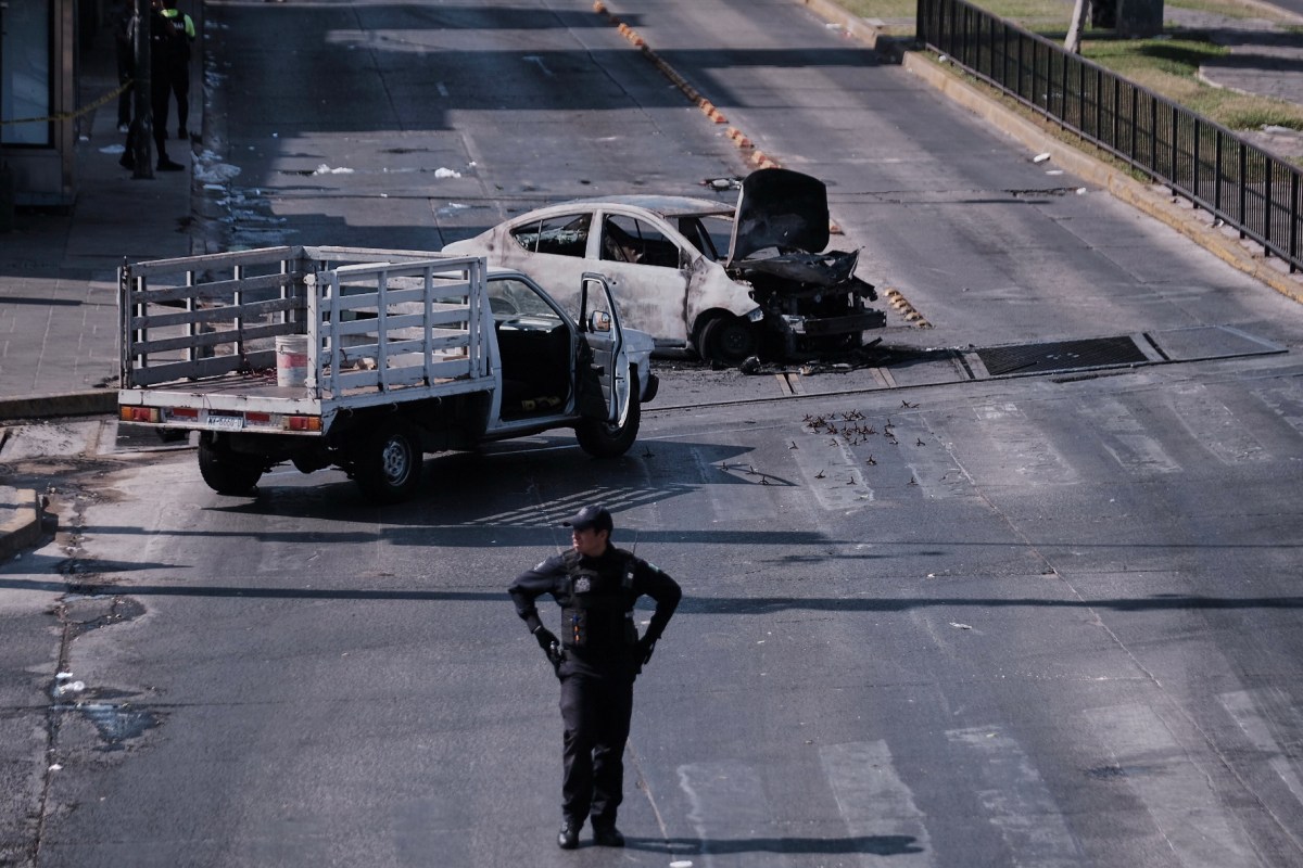 Ola de violencia sacude a México tras la muerte de alias "El Mencho ...