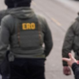 Los demócratas del Senado quieren acabar con los agentes enmascarados como parte de las reformas.