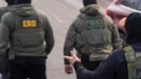 Los demócratas del Senado quieren acabar con los agentes enmascarados como parte de las reformas.