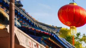 Danza del león durante el Año Nuevo Chino en Los Ángeles con familias y faroles rojos